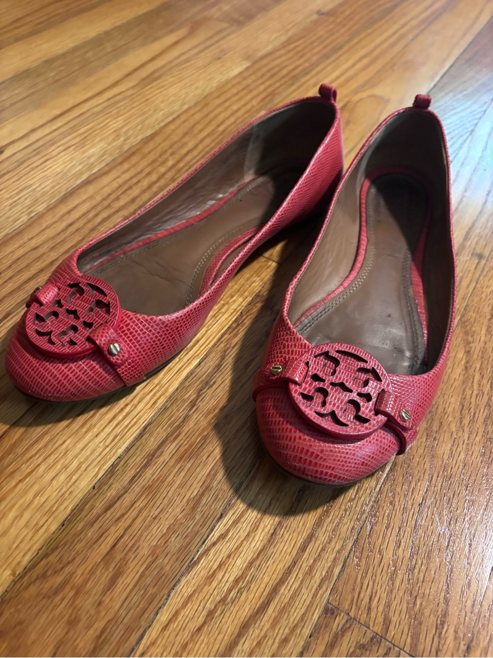 Tory Burch - Red Logo Round-Toe Ballet Flats - good condition, priced to sell 💸